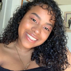 Meet your Posher, Yesica